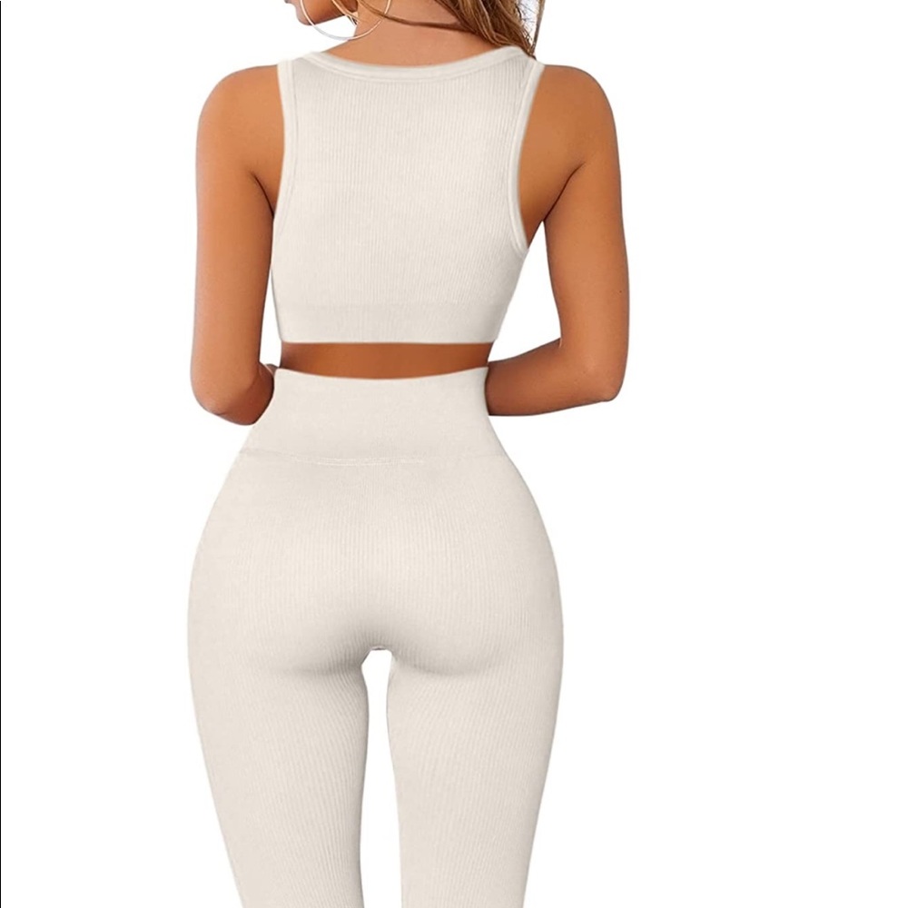 White Workout Set ๐ค - Picture 2 of 3